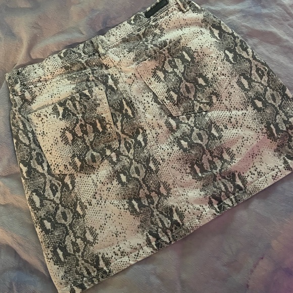 Denim snakeskin mini skirt - Picture 2 of 4